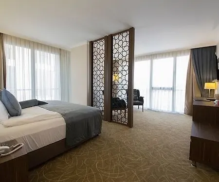 Ramada Encore By Wyndham Selcuklu Otel 3*