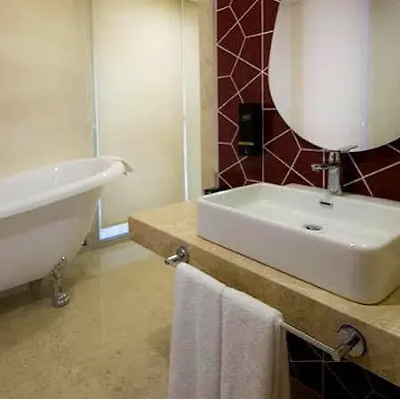 Ramada Encore By Wyndham Selcuklu Otel 3*